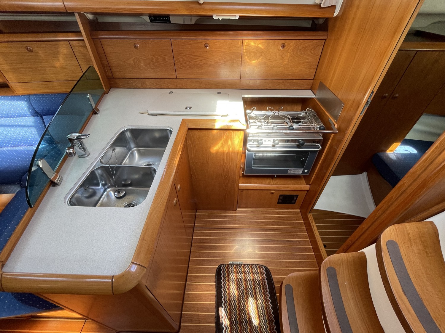 slider 15 Jeanneau Sun Odyssey 37